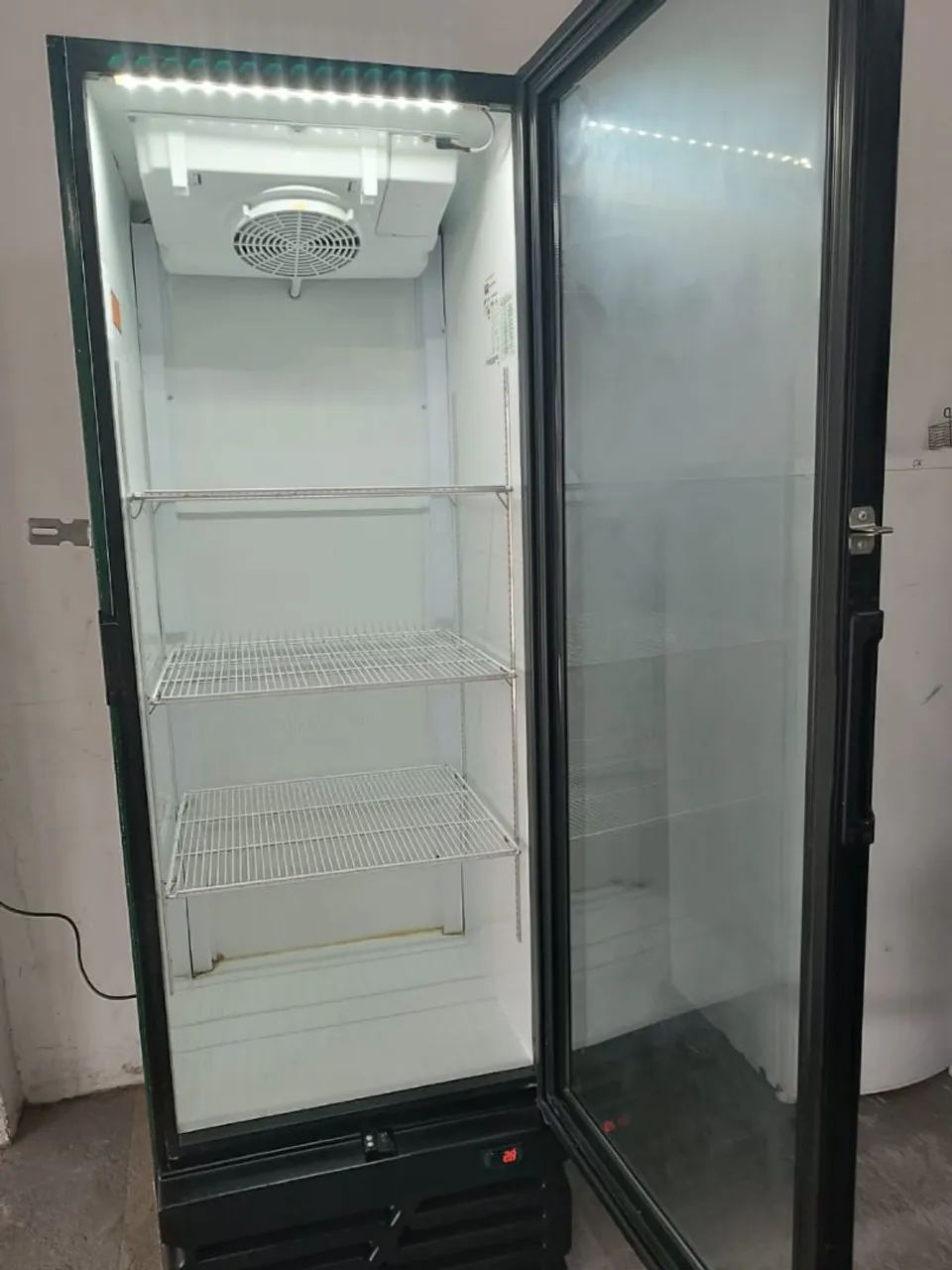 Geladeira expositora 220V marca IMBERA funcionando perfeitamente garantia de 3 meses  - Foto 3