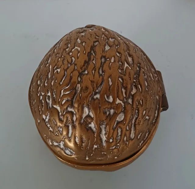 Porta objetos em bronze em formato de noz  - Foto 2