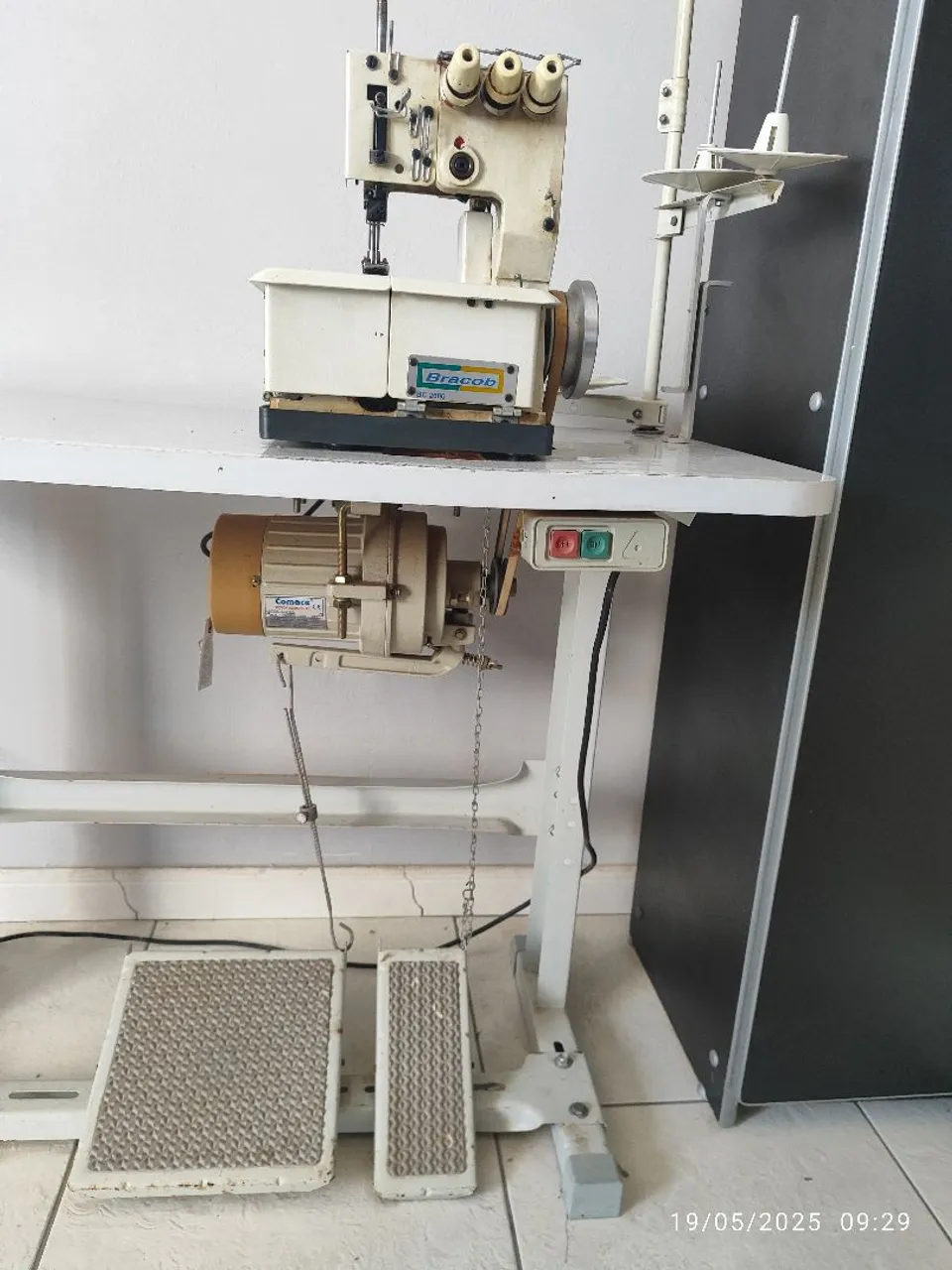 Máquina de Costura Galoneira Semi Industrial 3 Agulha.