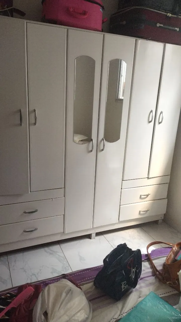 Guarda-Roupa Branco com Espelho