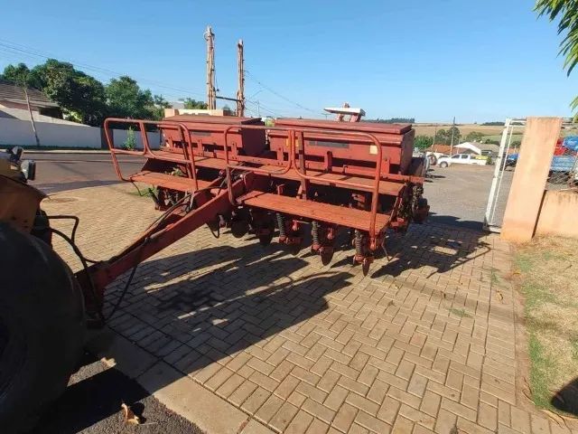 Plantadeira 8 linhas Semeato