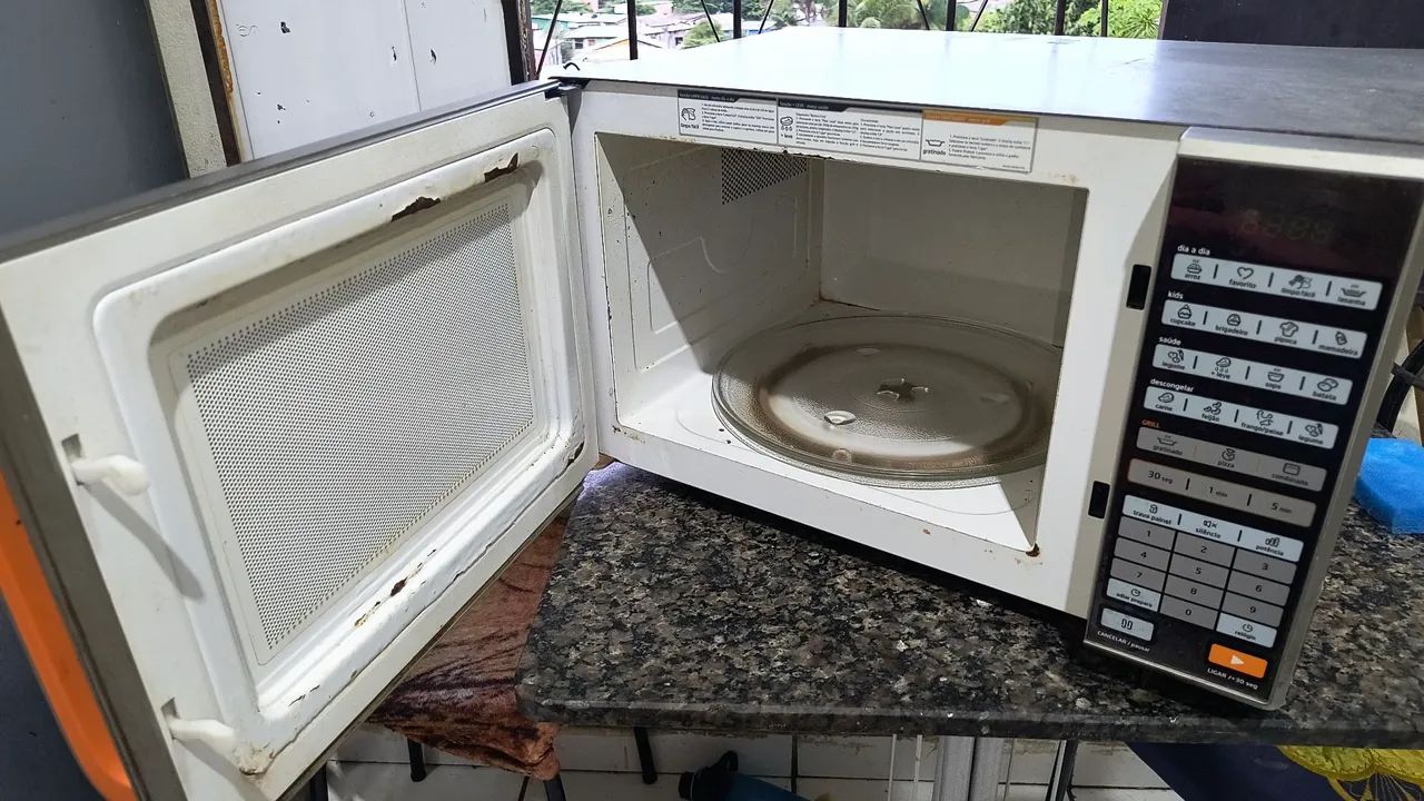 Midea Microwave in excellent condition64317480081409120