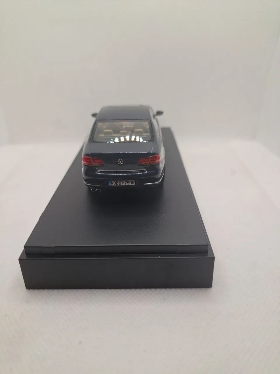 Miniatura Volkswagen Passat B7 - Escala 1/43 - Schuco - Hobbies e