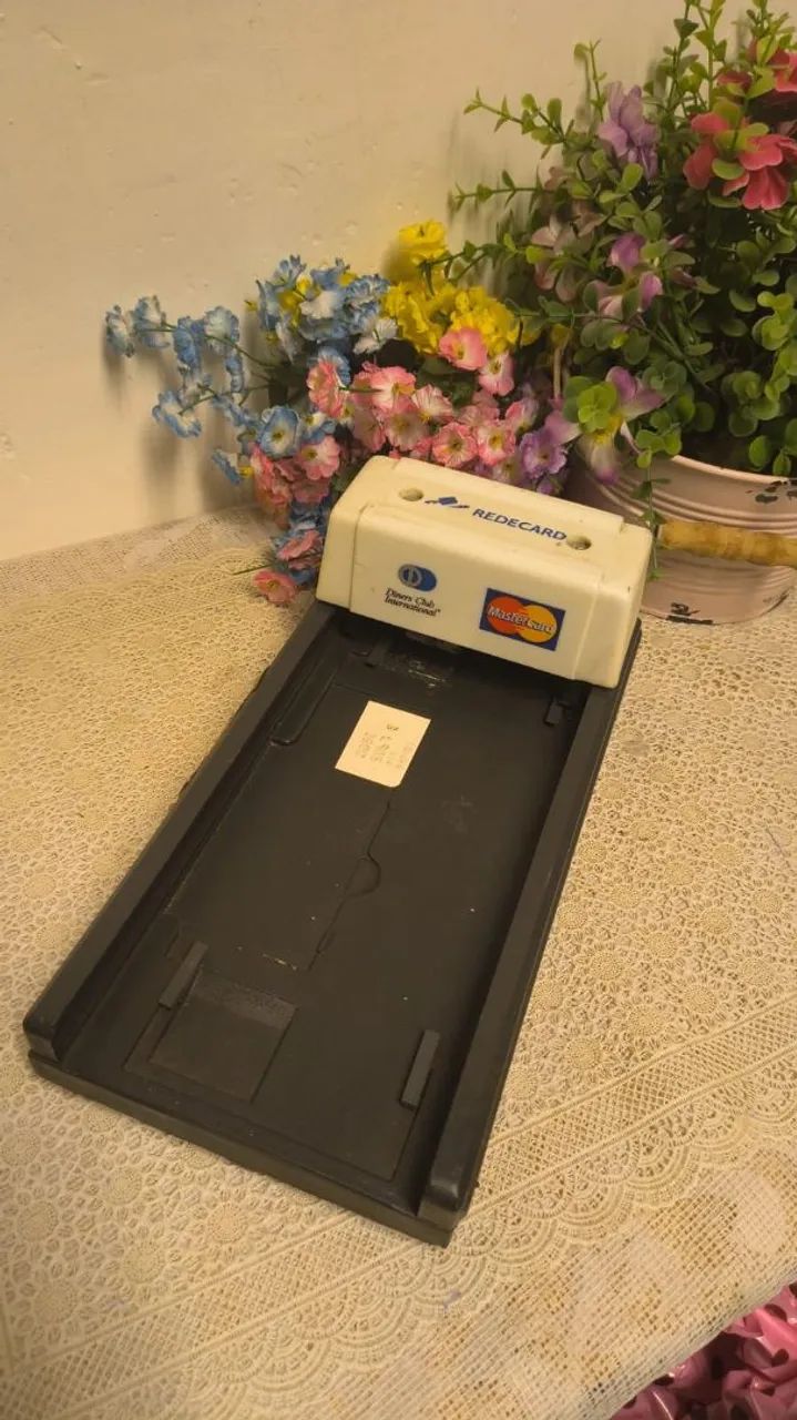 Máquina antiga de cartão de crédito 