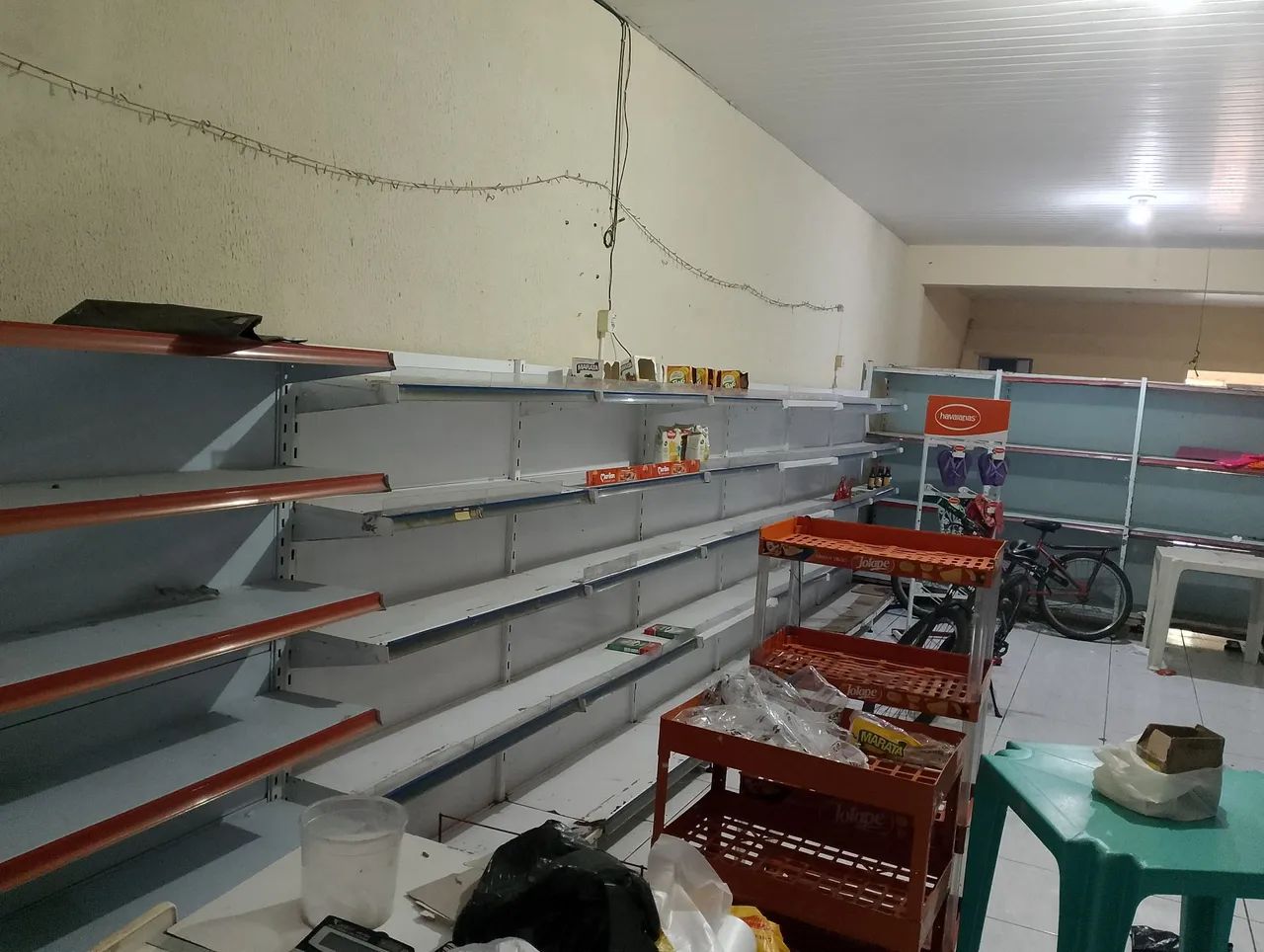 Gôndolas de Aço para Comércio 18 metros 350$.