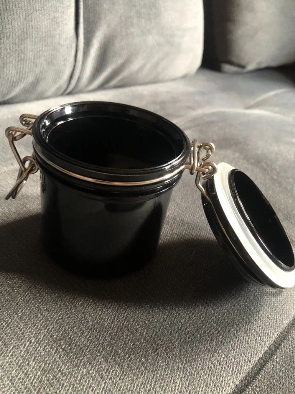 Black Hermetic Container for Eyelash Extension Adhesive Storage