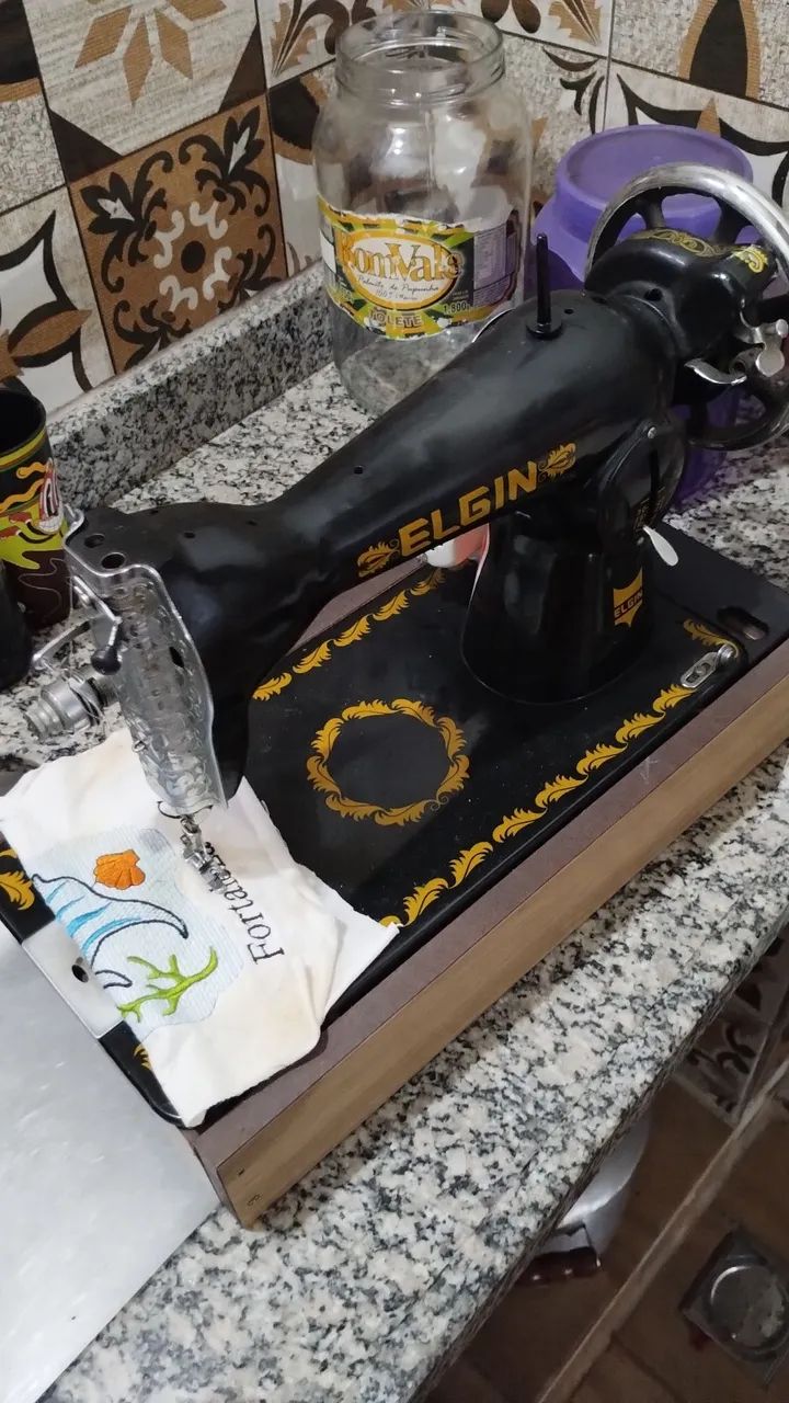 Máquina de Costura Elgin - Usada - Foto 3