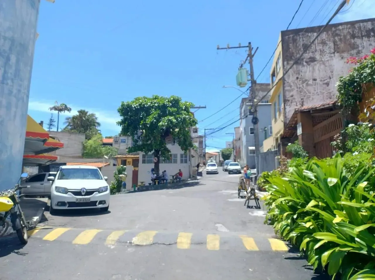 Imóvel para venda tem 228 metros quadrados com 3 quartos em Boca do Rio - Salvador - BA