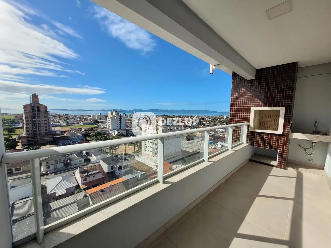 Cobertura à Venda com Vista para o Mar no Bairro Centro, Biguaçu!