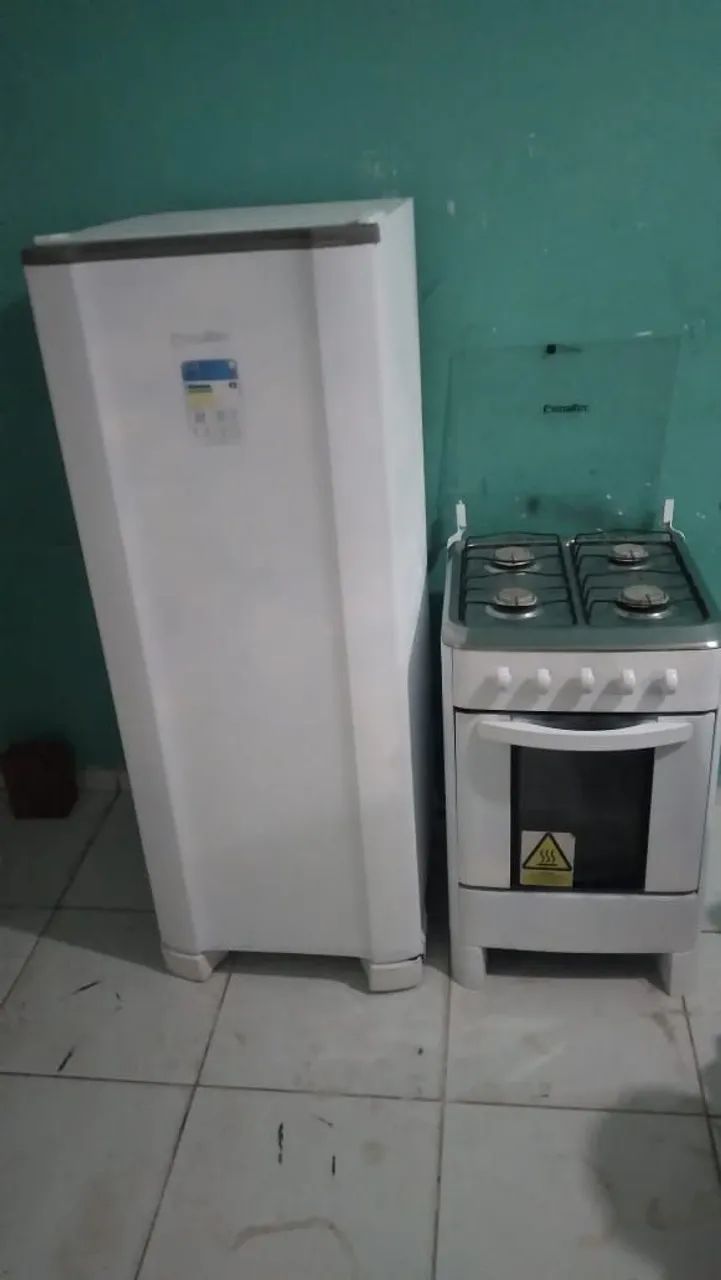 Vende-se combo geladeira e fogão.