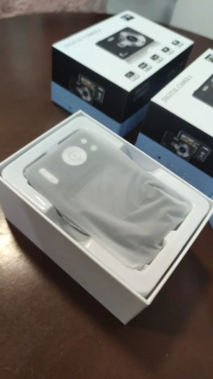 Câmeras Digitais Importadas 48Mpixels + Cartão 32GB + Cabo de carregamento USB C + Adaptad - Foto 3