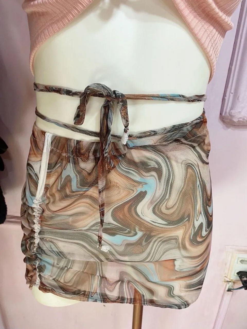 Saia e Top com Estampa Abstrata - Elegância e Estilo!