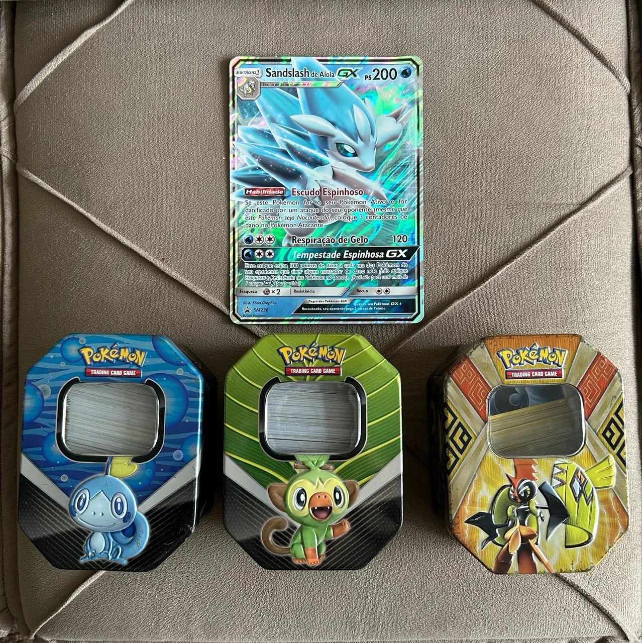 900 cartas Pokémon sortidas e misteriosas. CARTAS RARAS EM OUTRO ANÚNCIO.