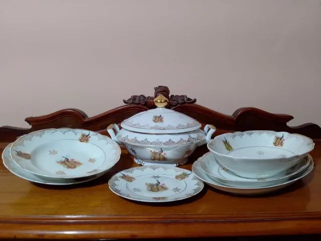 Jogo de jantar em porcelana fina 26 peças (antiguidade) 