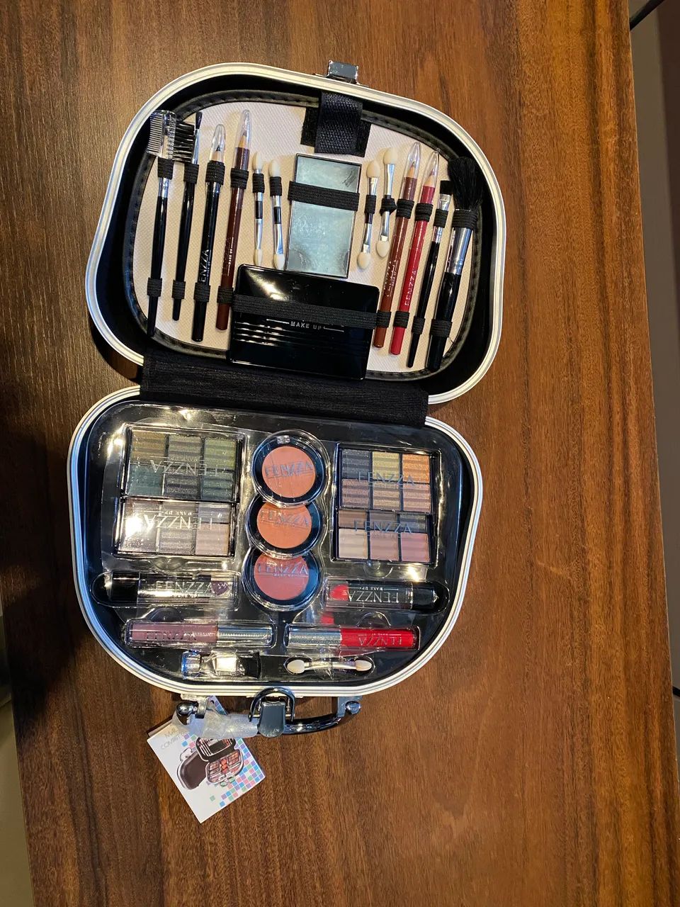 Bolsa com maquiagem nova  - Foto 3