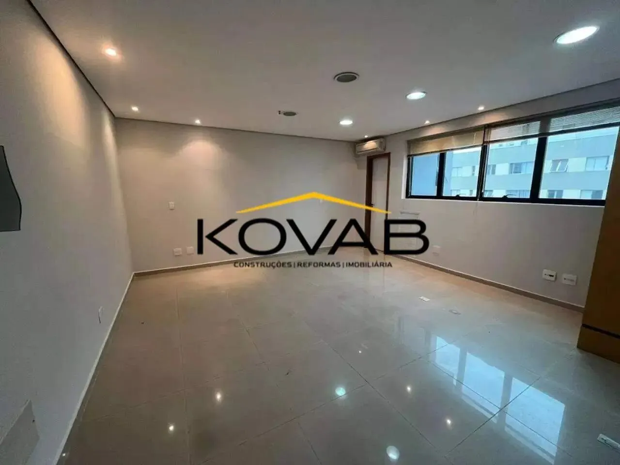 Ótima sala comercial em Moema - 31,46m² - locação