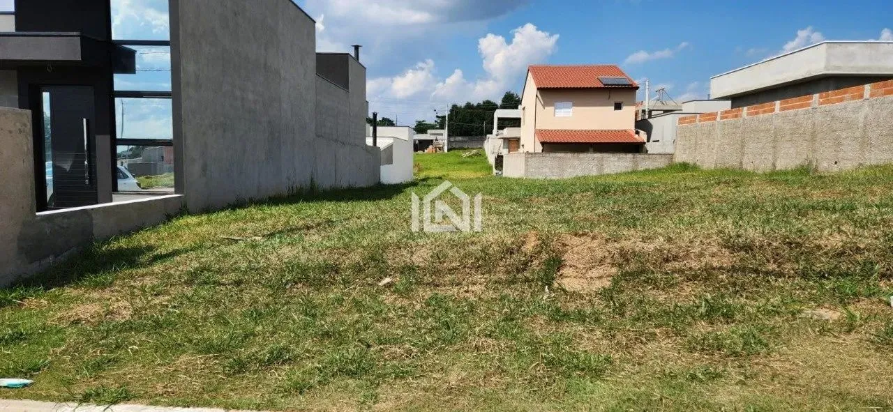 Terreno à venda no condomínio Lagos dos Pássaros
