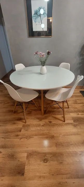Conjunto Mesa e Cadeiras Eames