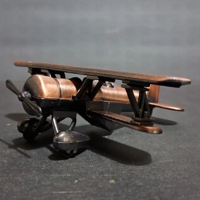 Apontador Avião Biplano Clássico Em Metal Miniatura  - Foto 2