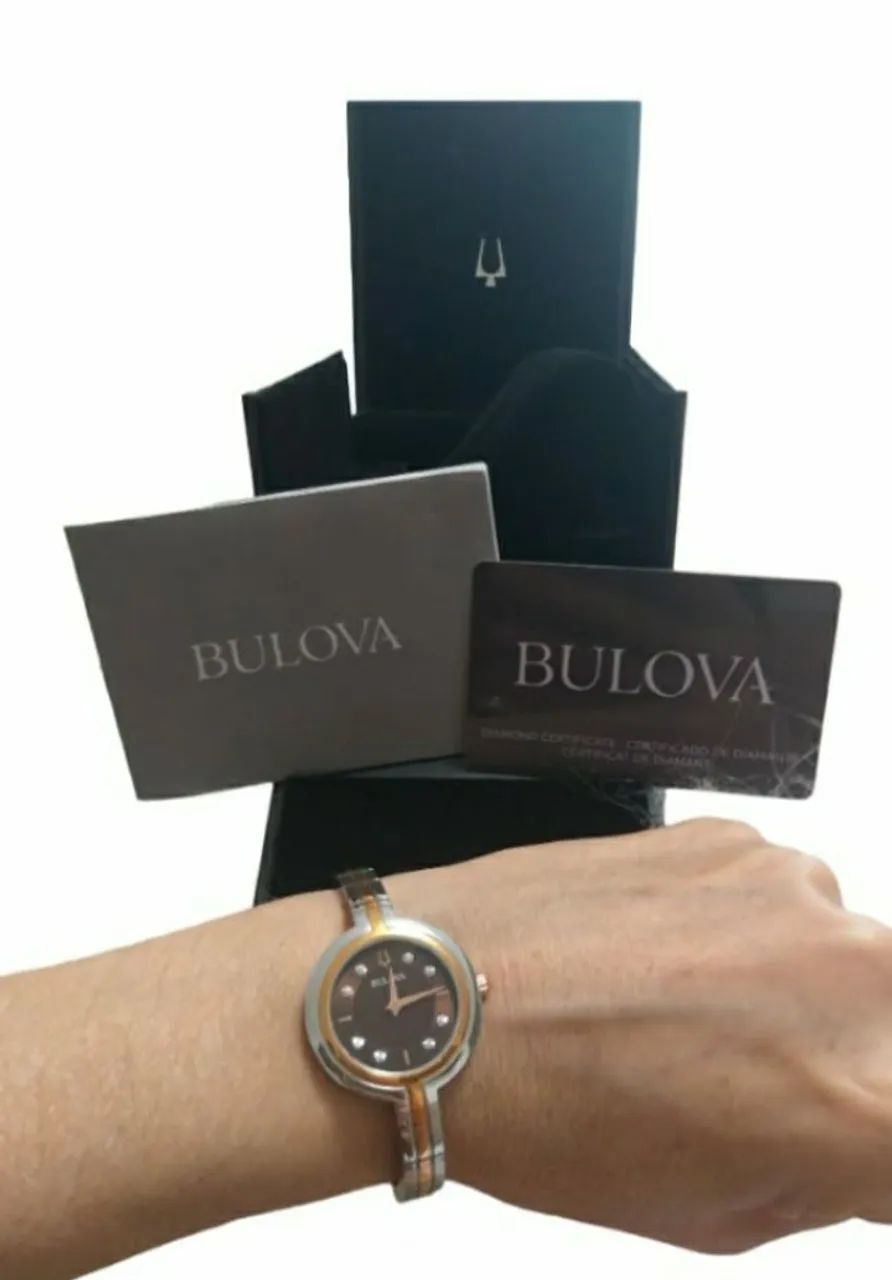 RELÓGIO FEMININO, EM AÇO BICOLOR E DIAMANTES, NOVO, MARCA BULOVA. - Foto 5
