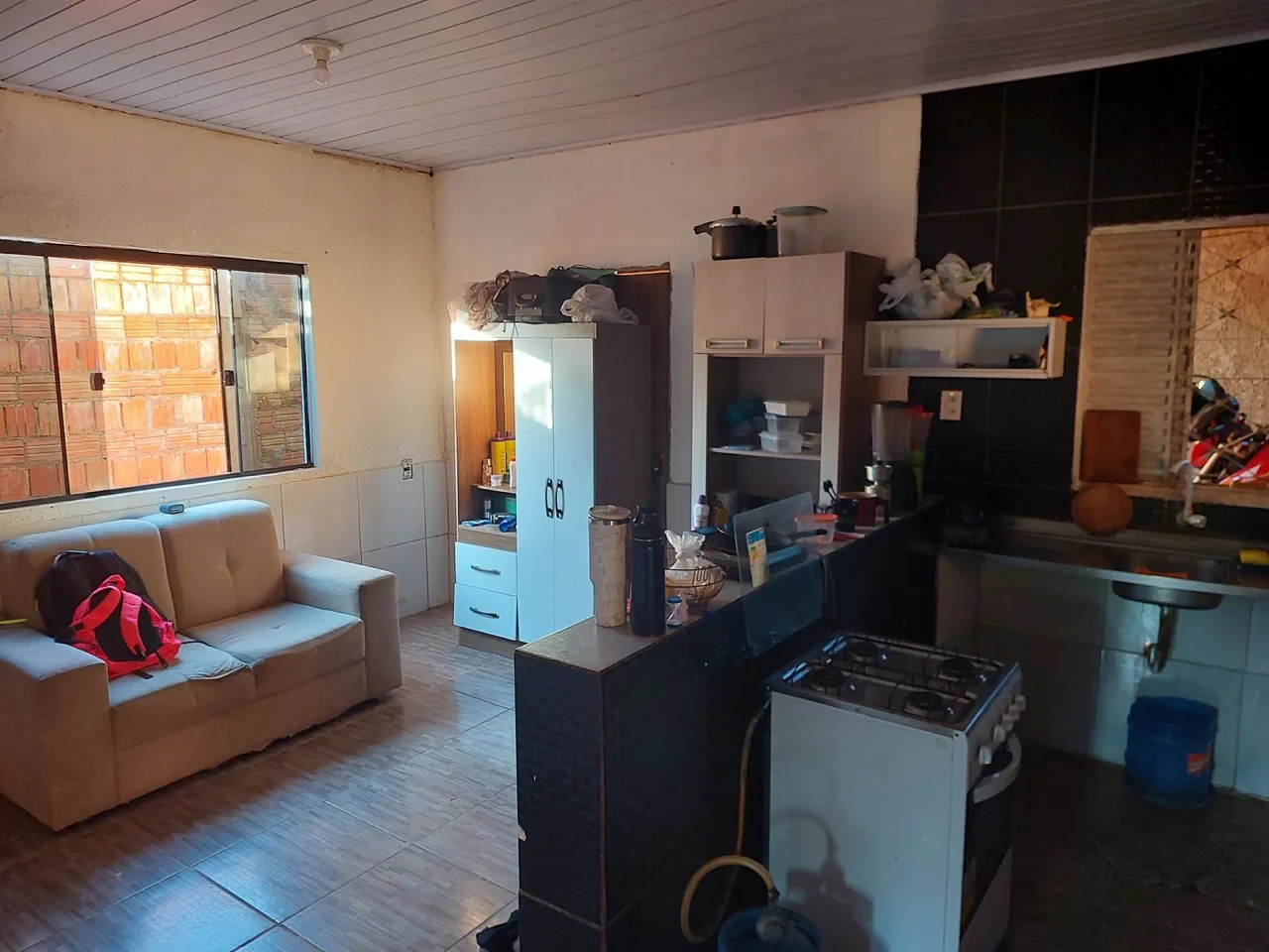 Vende-se casa mobiliado.