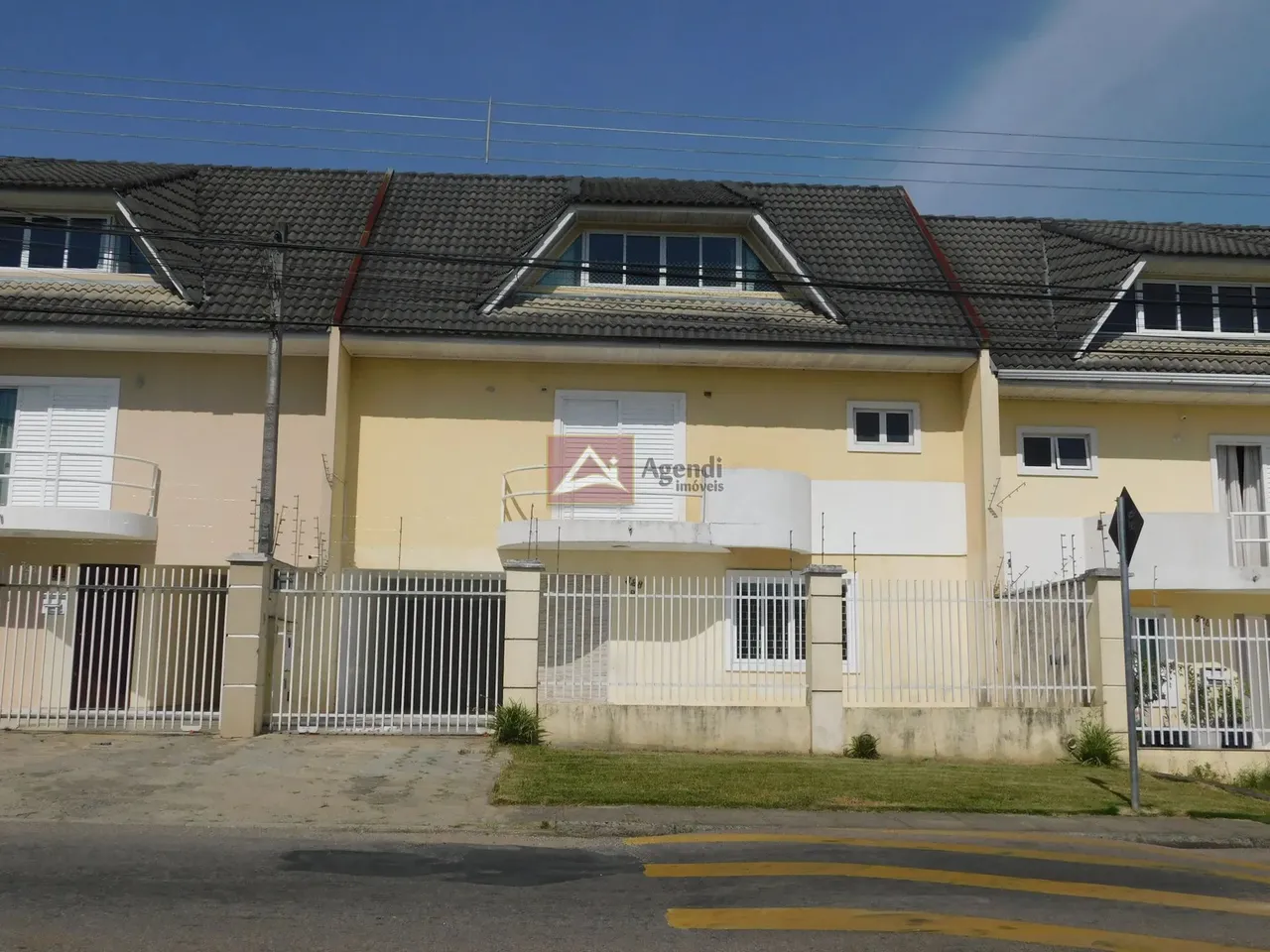 SOBRADO PARA LOCAÇÃO - BAIRRO NOVO MUNDO - R$ 3.900,00