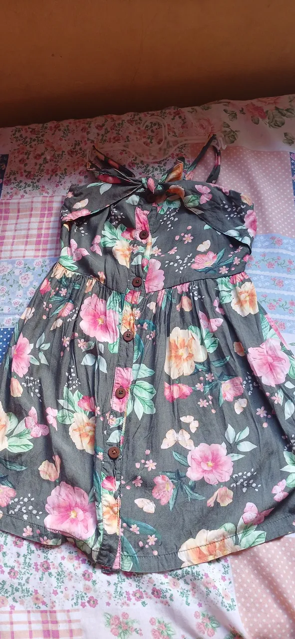 Vestido Infantil Floral com Detalhes
