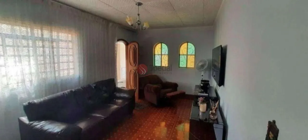 Casa térrea com 3 quartos a venda no Jardim Vila Formosa.