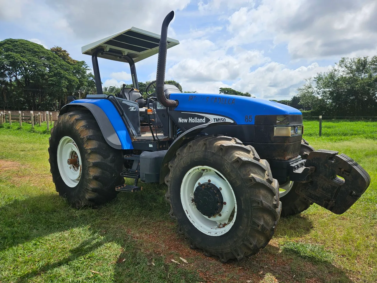 Trator New Holland TM150