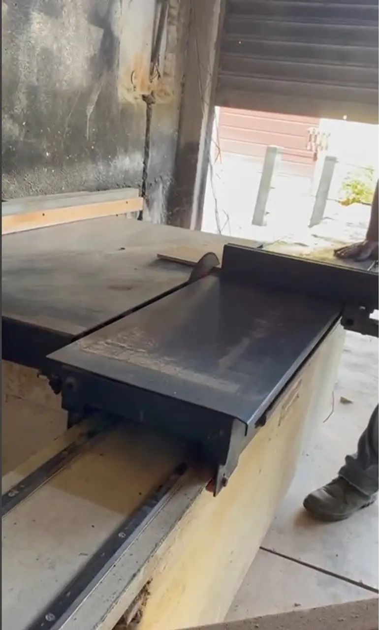 Esquadrejadeira de precisão64231828044163121