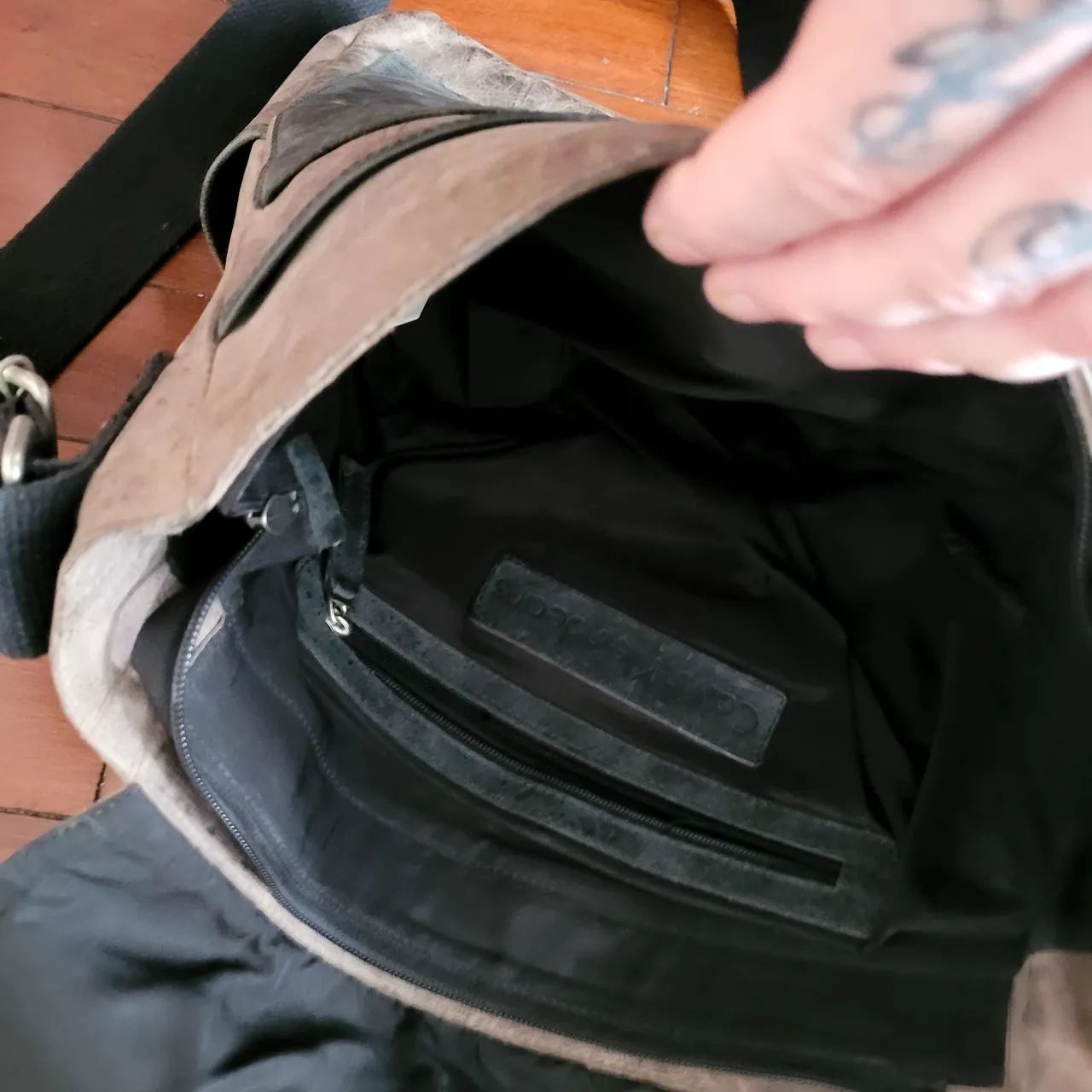 Bolsa carteiro Calvin Klein - Couro - Marrom - Foto 4