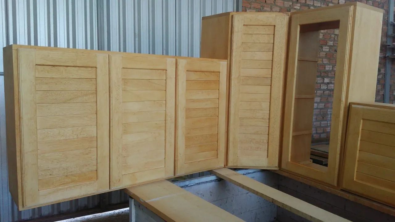 Fabricação de portas, janelas e móveis  em madeira  - Foto 3