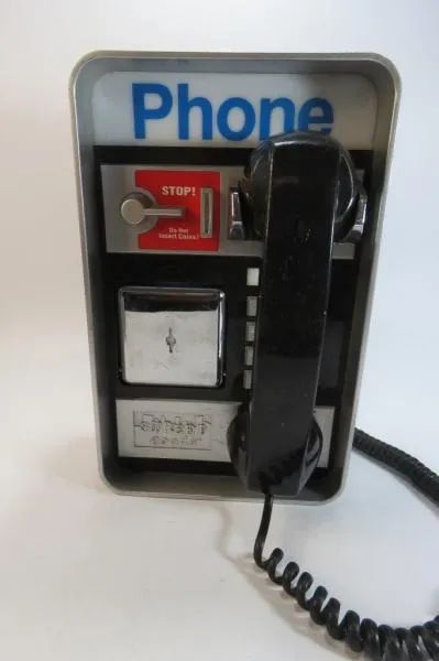 ANTIGO TELEFONE SIMULANDO UM ORELHÃO DE RUA, para ser pendurado em uma parede. Serve para  - Foto 2