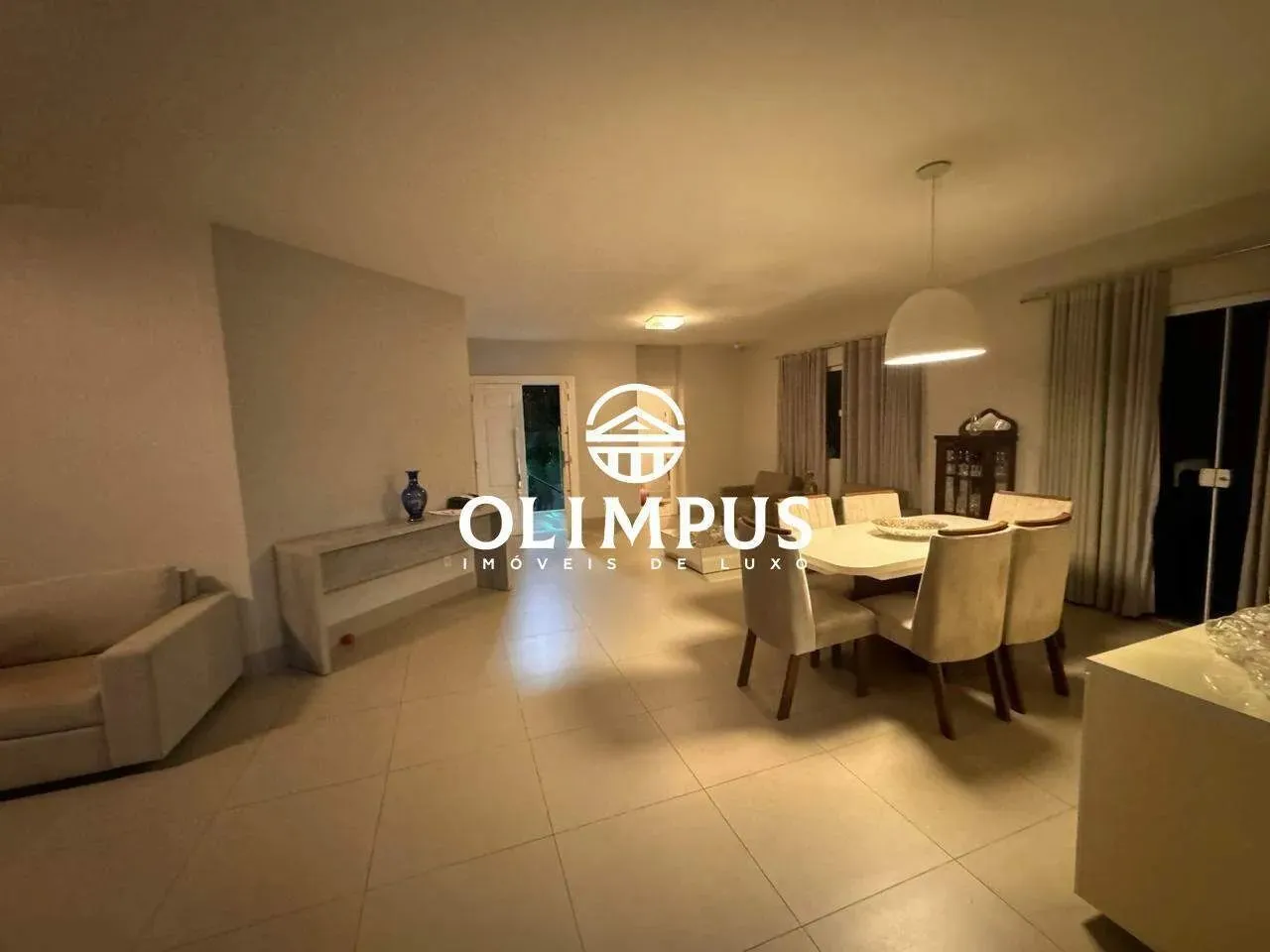 Excelente Oportunidade de Casa em localização privilegiada no Setor Sul - Alto Padrão