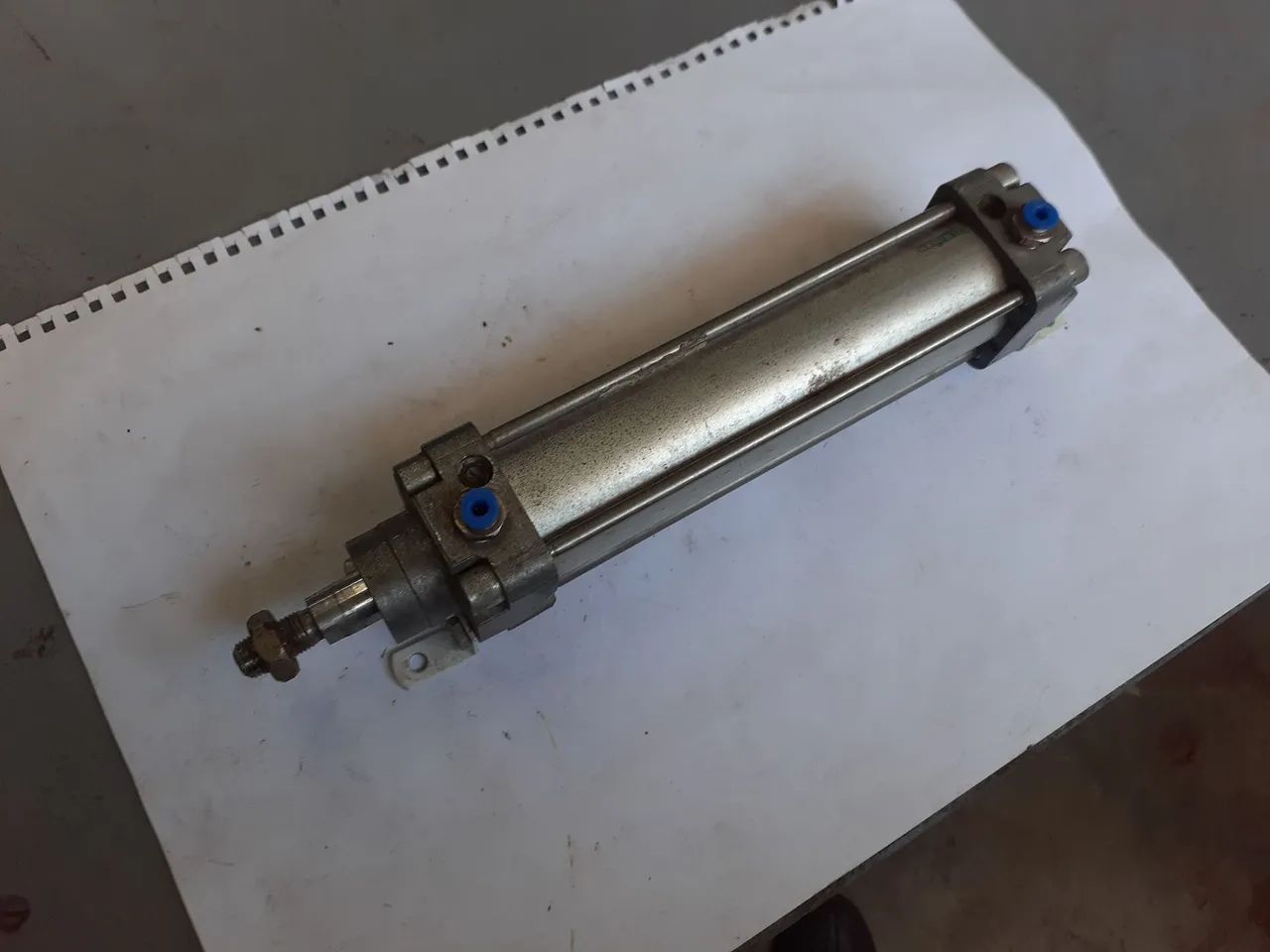 Pistão pneumático 130mm de curso excelente estado.  - Foto 4