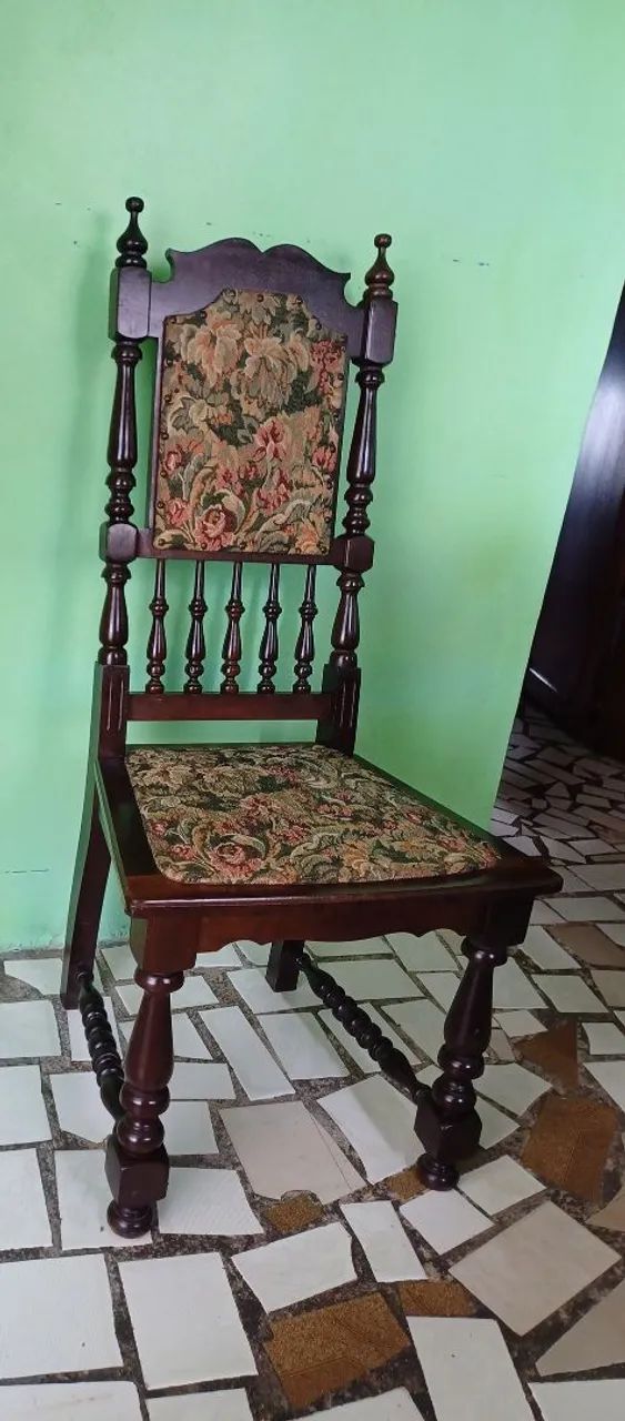 4 Cadeiras de madeira com assento e estofado (EM ATÉ 3X SEM JUROS) - Foto 2