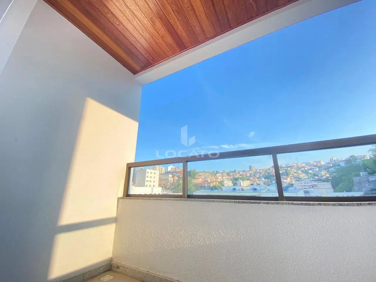 Cobertura quatro quartos, todos com suíte, sendo um com varanda privativa, vaga de garagem - Foto 2