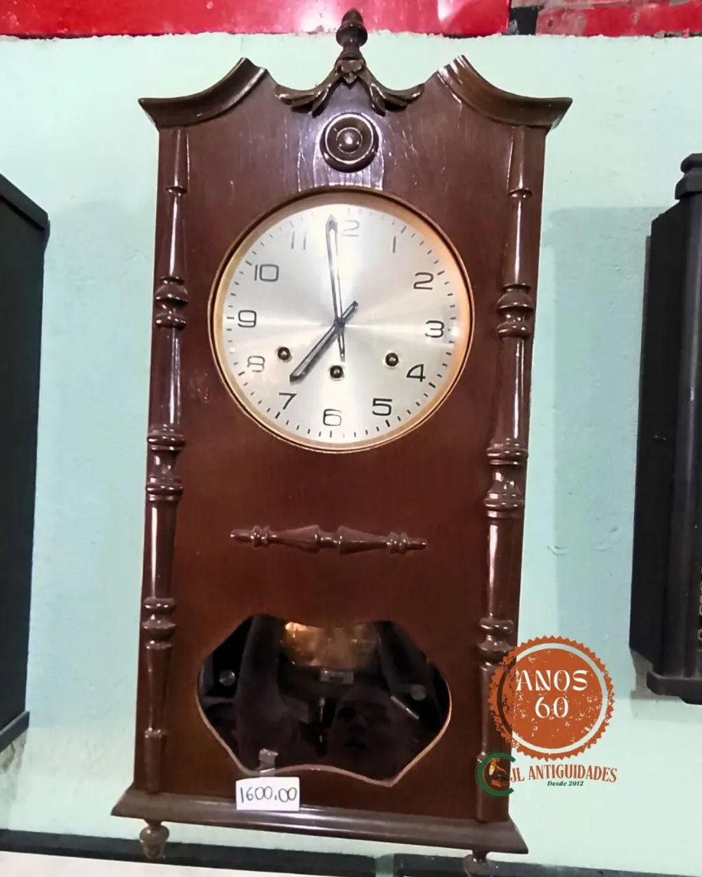Antigo relógio de parede 