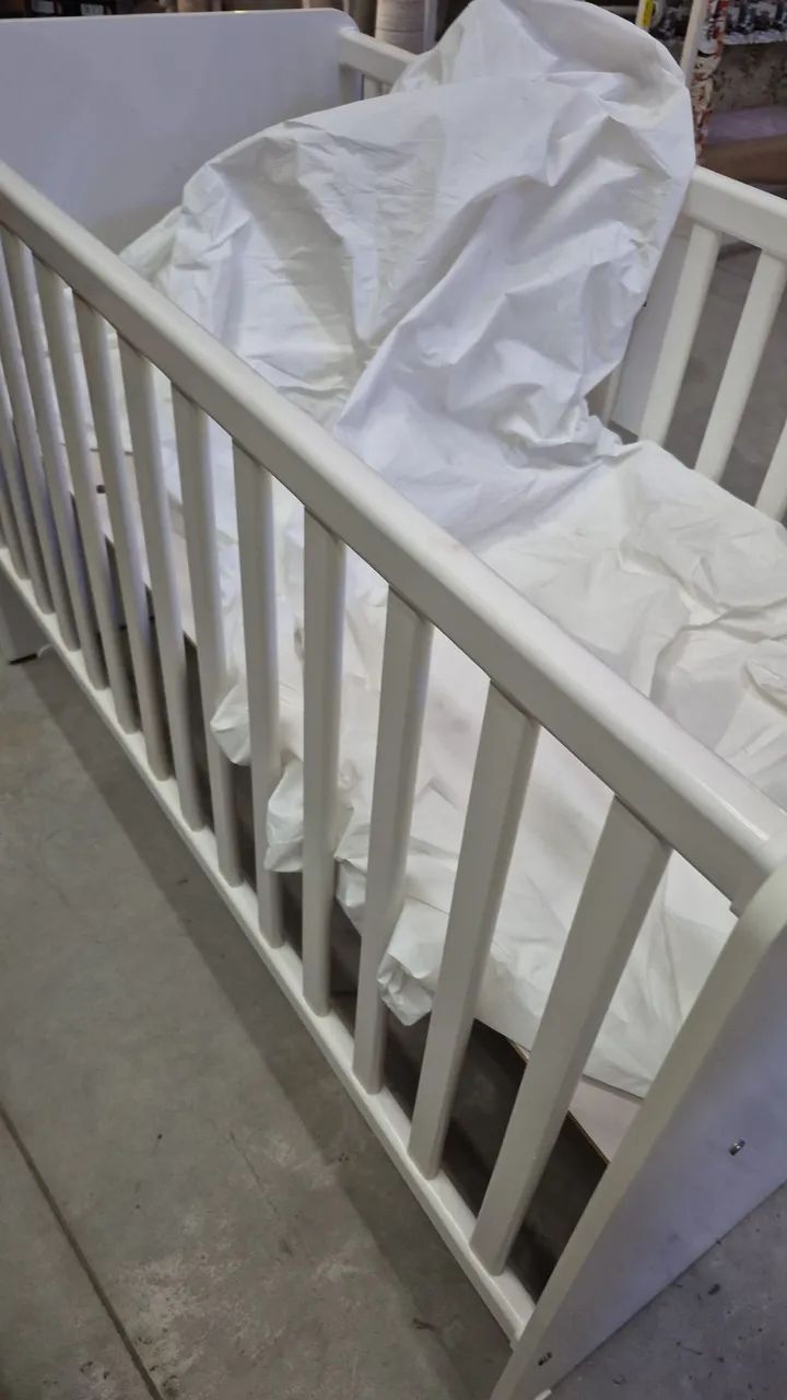Berço em MDF branco