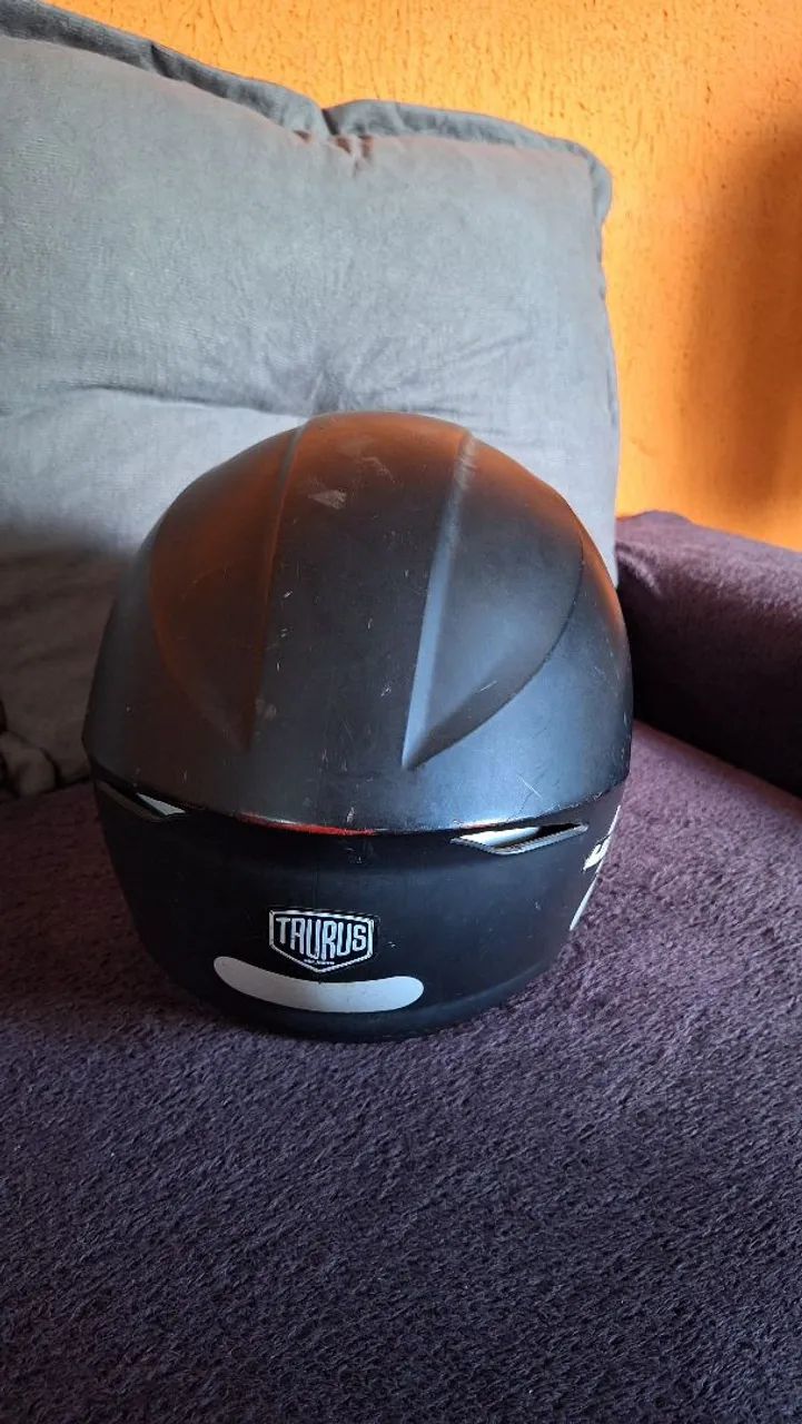 Vendo capacete semenovo tá sem a viseira mais a viseira dele e barata - Foto 3