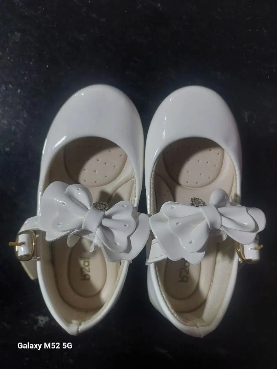 Sapatinho branco para bebê 