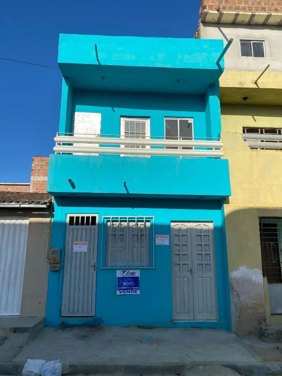 PRÉDIO NO BAIRRO DO COQUEIRO