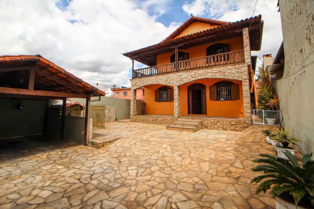 Casa à venda - Santa Helena, 5 quartos - Belo Horizonte