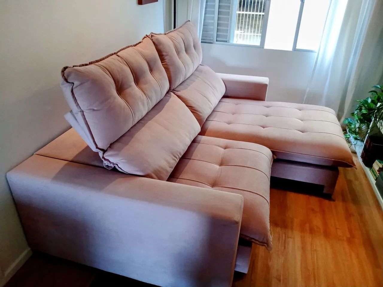 Sofá Rosé retrátil 4 lugares em ótimo estado! 