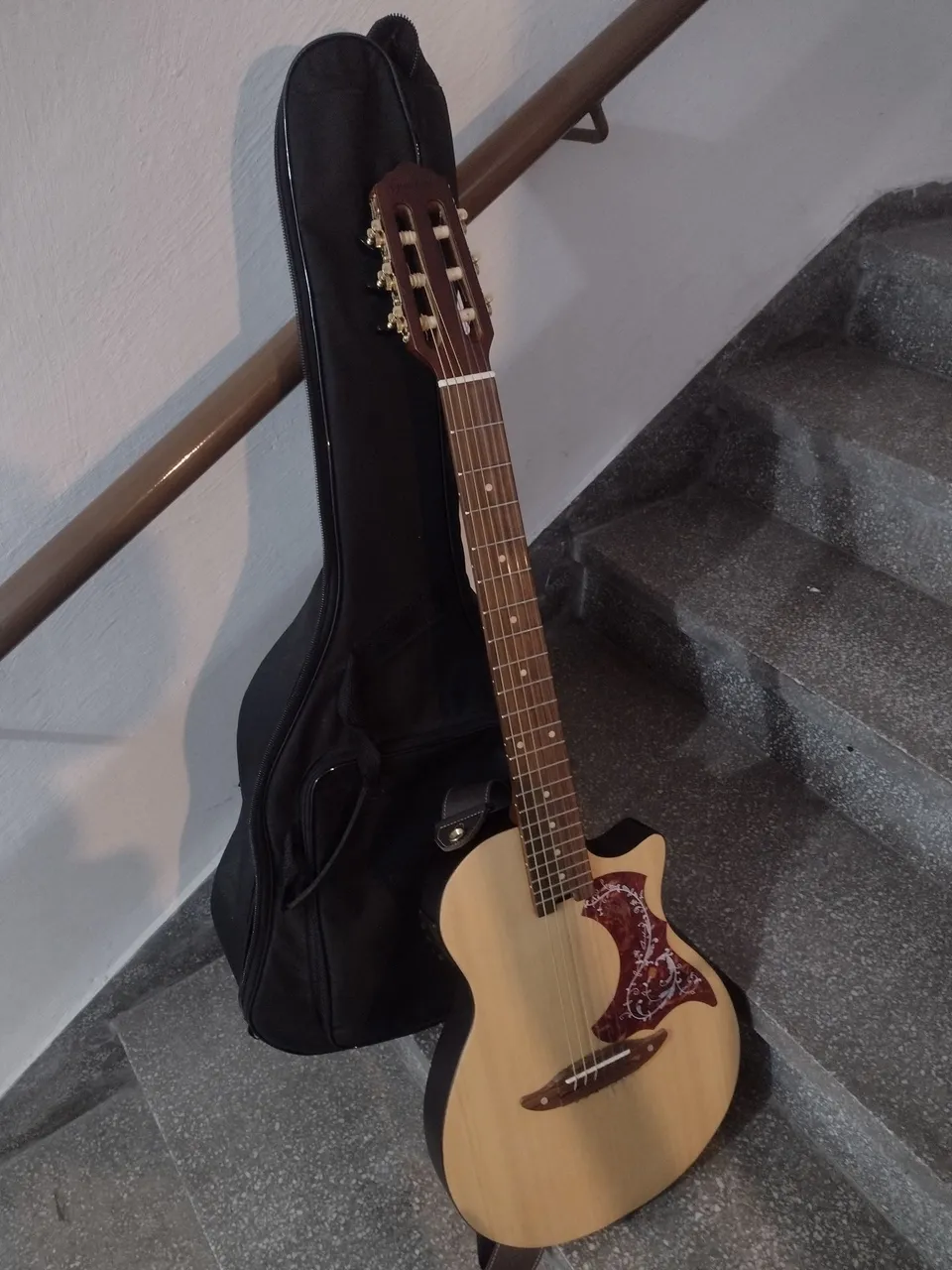 Violão nylon Elétrico Acústico com Design Exclusivo