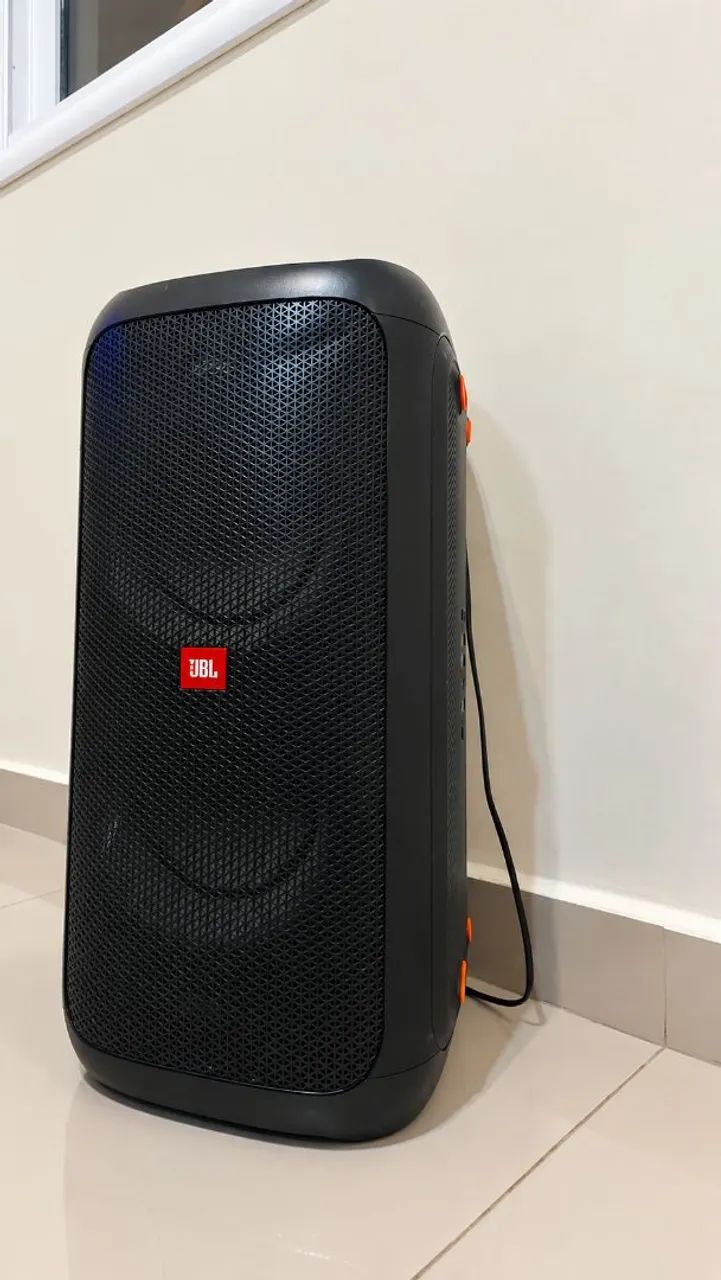 Vendo JBL PartyBox 100, em ótimo estado e funcionando perfeitamente. - Foto 3