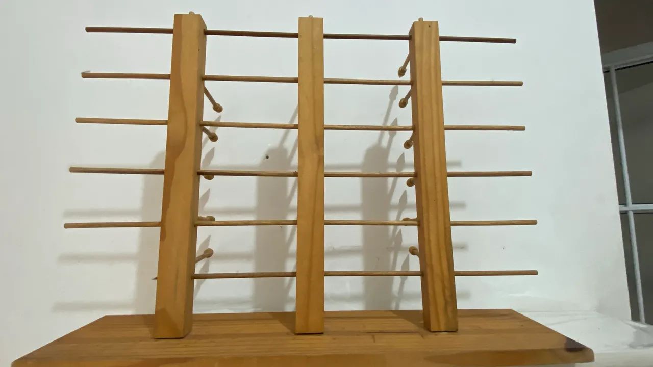 Expositor para óculos em madeira - Foto 3