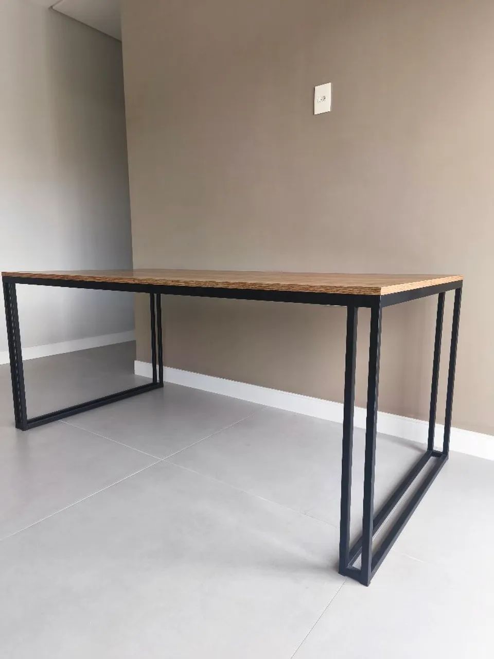 Mesa de jantar estilo industrial