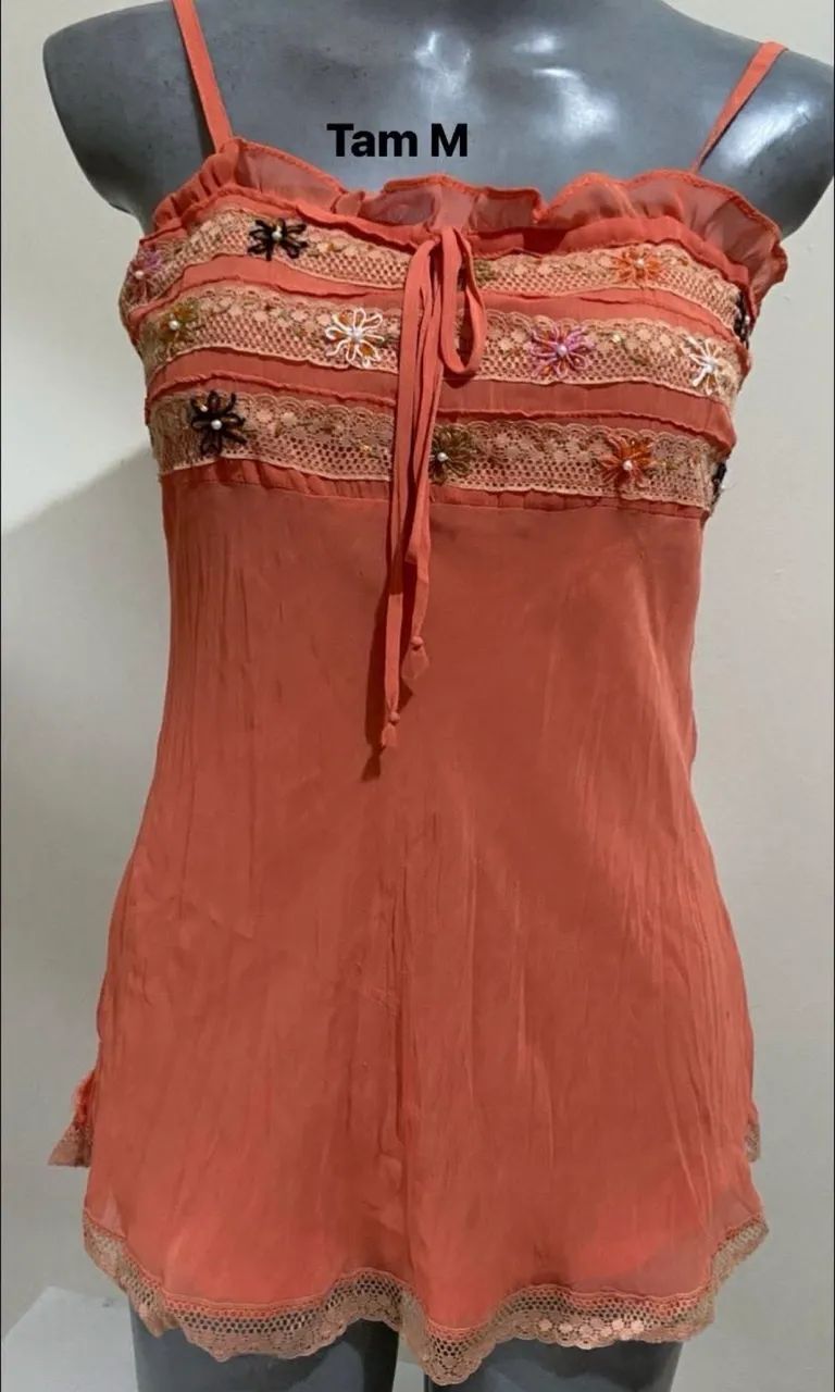 Camiseta com detalhes 