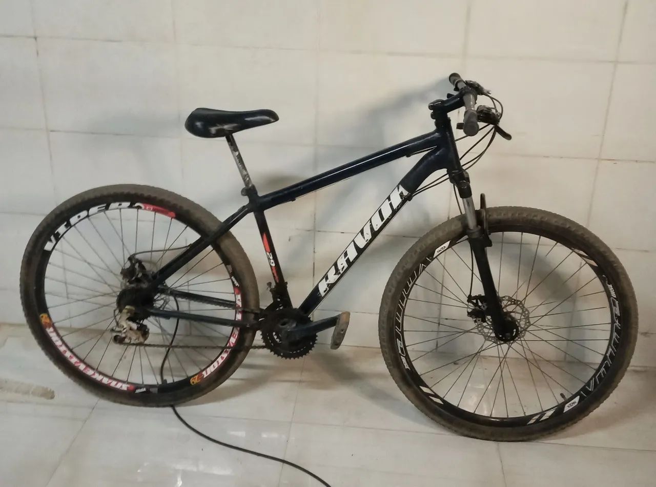Bicicleta aro 29 com  21 marchas - Foto 3